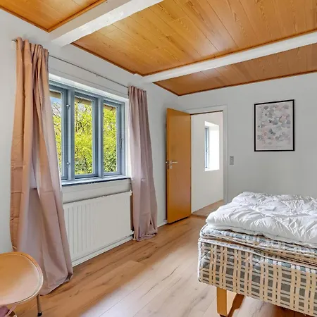 4 Bedroom Beautiful In *