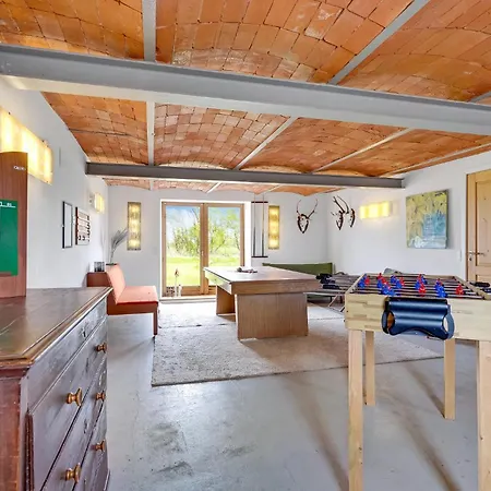 4 Bedroom Beautiful In Tarm