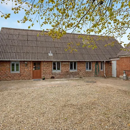 4 Bedroom Beautiful In