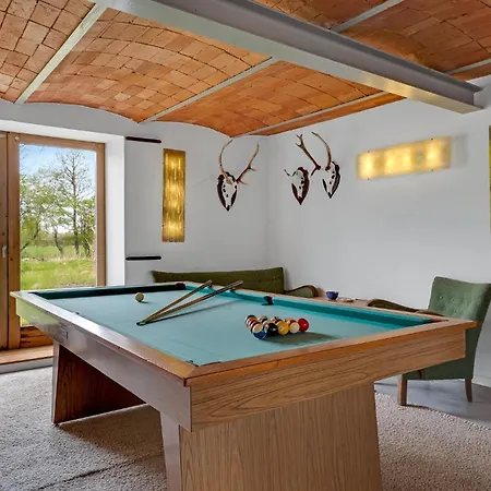 4 Bedroom Beautiful In Tarm