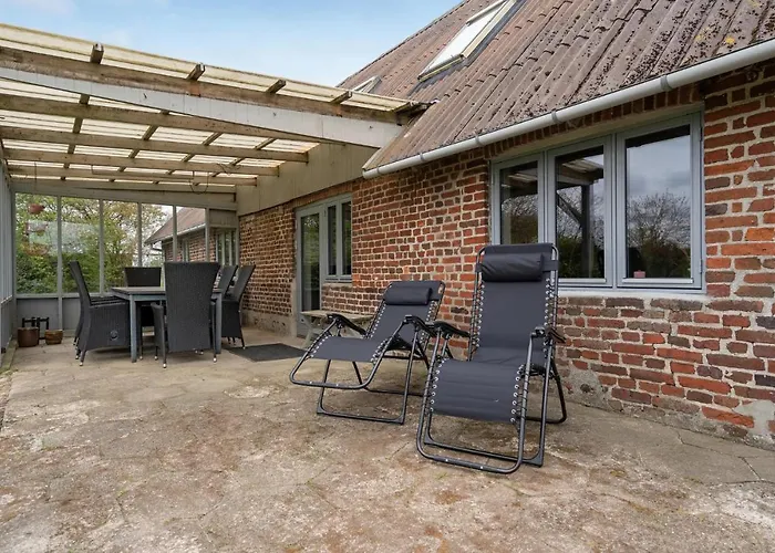 Nyaraló 4 Bedroom Beautiful In Tarm