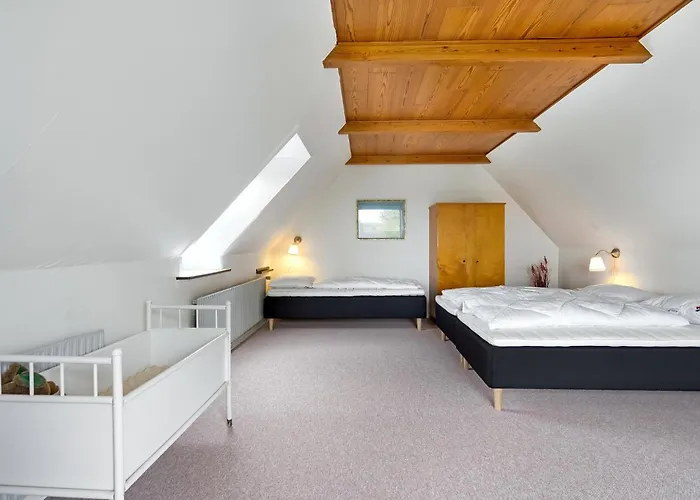 Nyaraló 4 Bedroom Beautiful In *