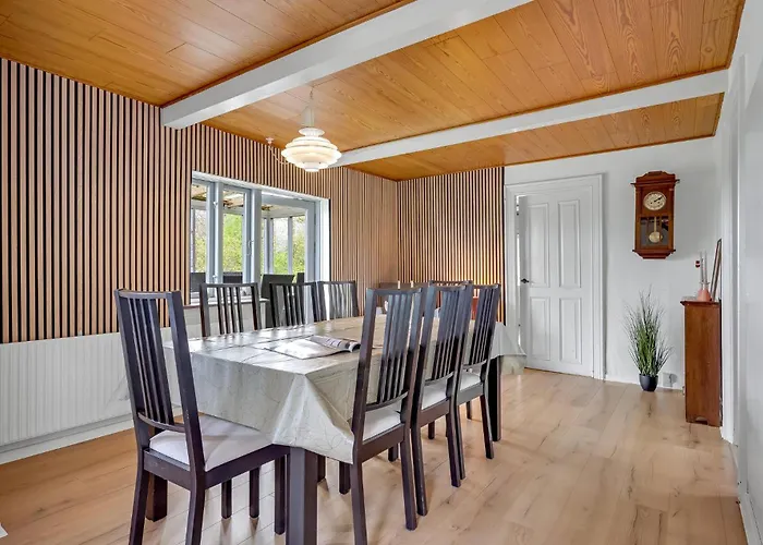 Nyaraló 4 Bedroom Beautiful In Tarm