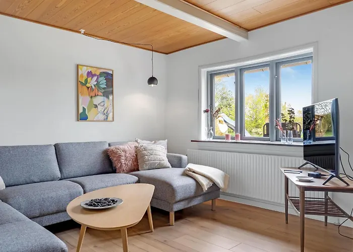 4 Bedroom Beautiful In *