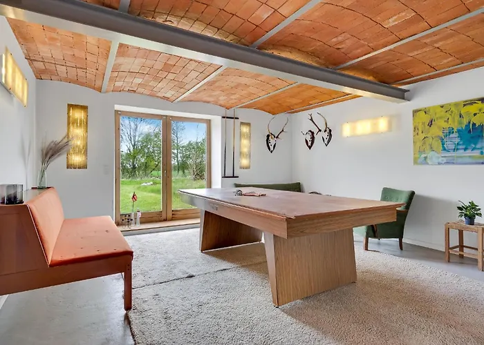 4 Bedroom Beautiful In Nyaraló